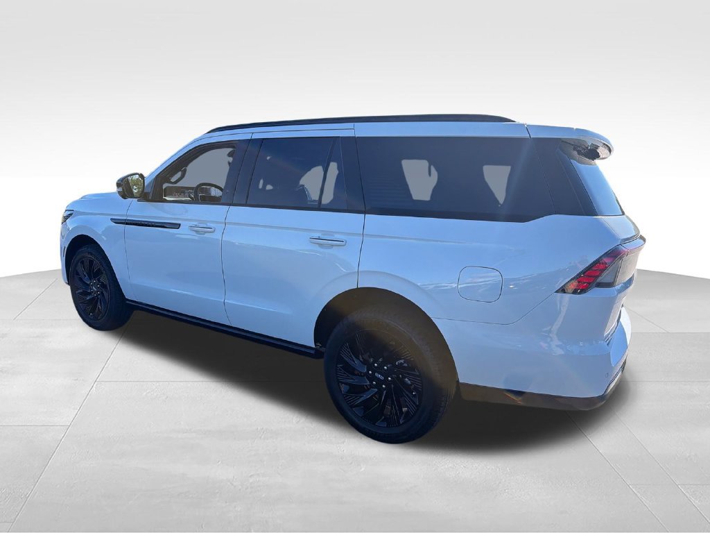 New 2027 Lincoln Navigator Reserve w/ Jet Appearance Package AWD/4WD image 3