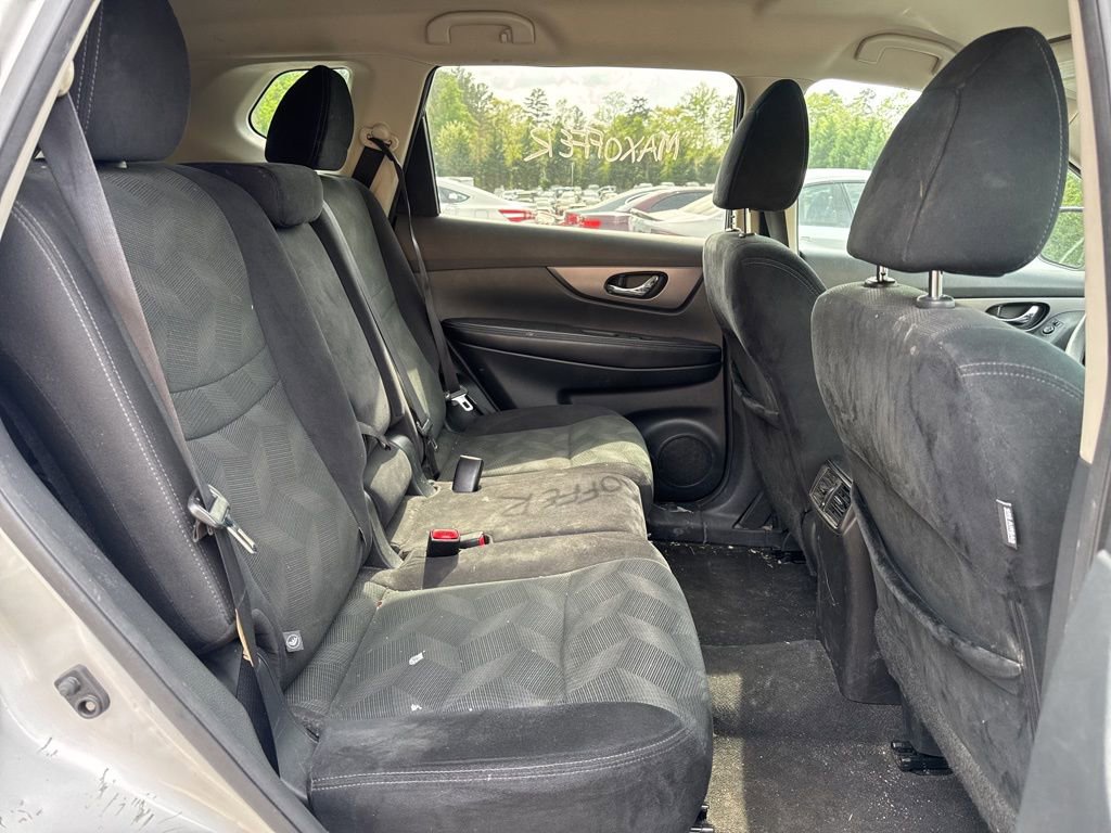 Used 2016 Nissan Rogue S w/ S Family Package image 8