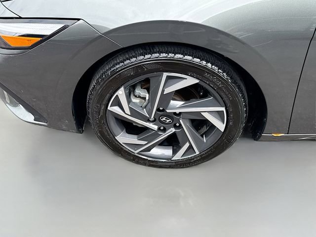 Certified 2025 Hyundai Elantra Sport FWD image 29