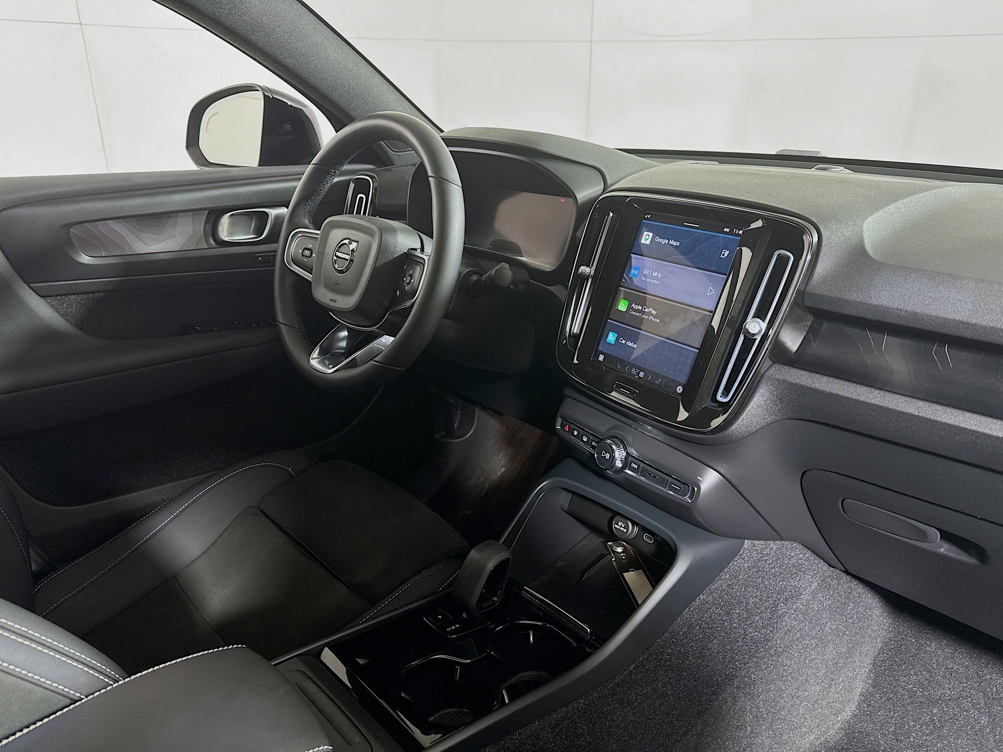 Used 2023 Volvo C40 P8 Recharge Plus AWD/4WD image 28