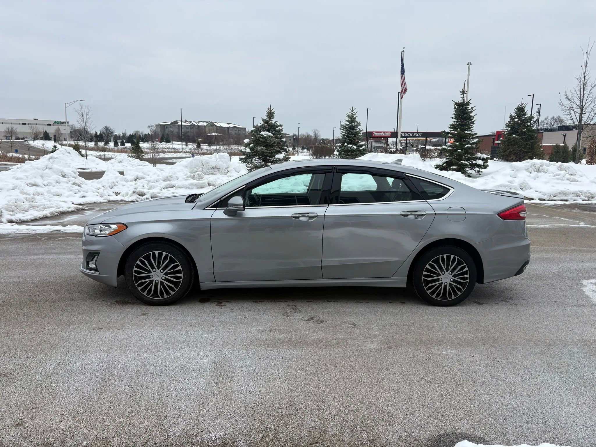 Used 2020 Ford Fusion Titanium image 2