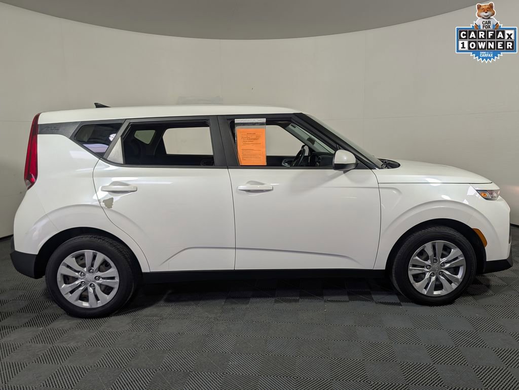 Used 2021 Kia Soul LX image 2