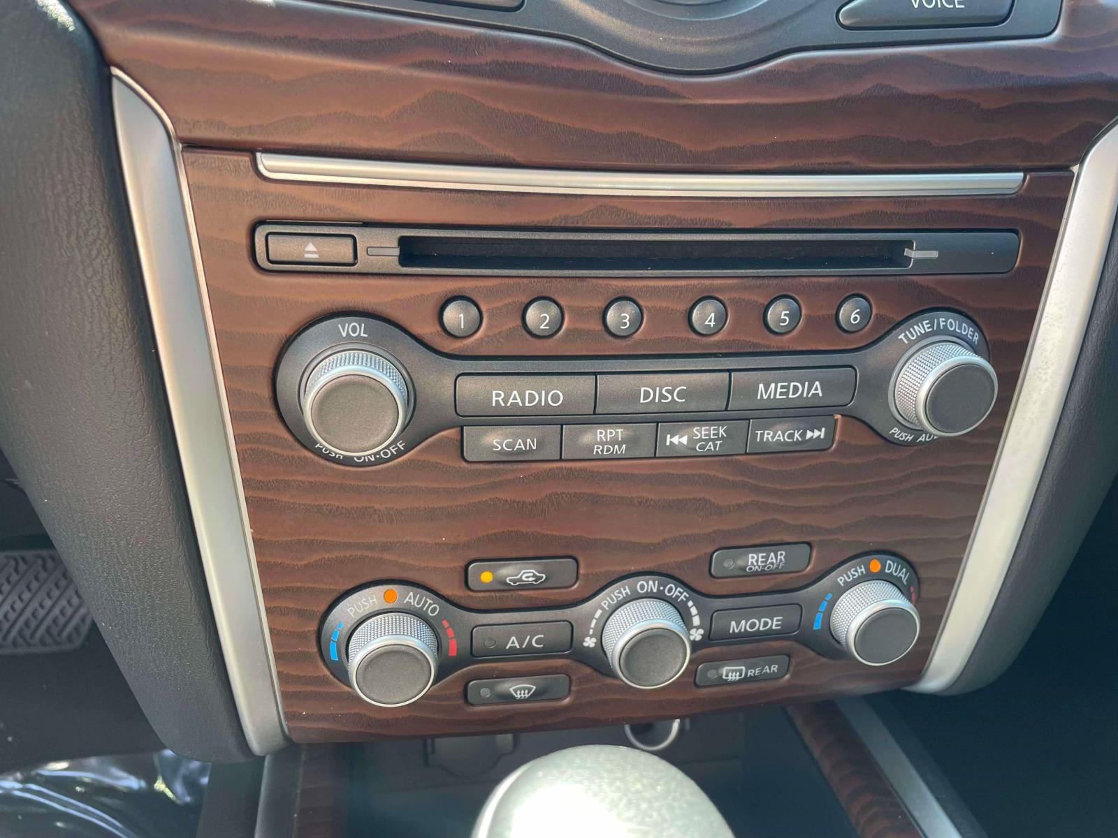 Used 2017 Nissan Pathfinder Platinum w/ Family Entertainment Package AWD/4WD image 15