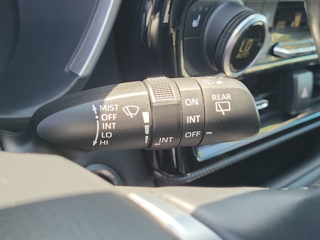Certified 2021 Toyota Highlander XSE FWD image 12