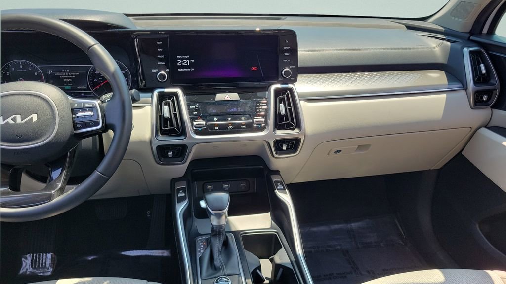 Used 2022 Kia Sorento S w/ Panoramic Sunroof Package FWD image 14