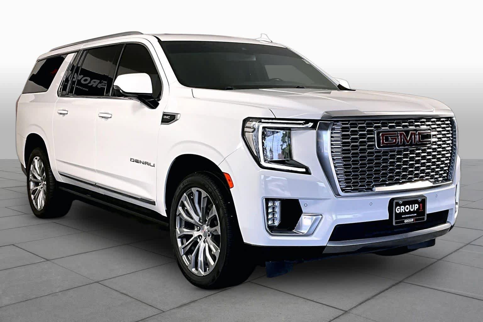 Used 2022 GMC Yukon XL Denali AWD/4WD image 3