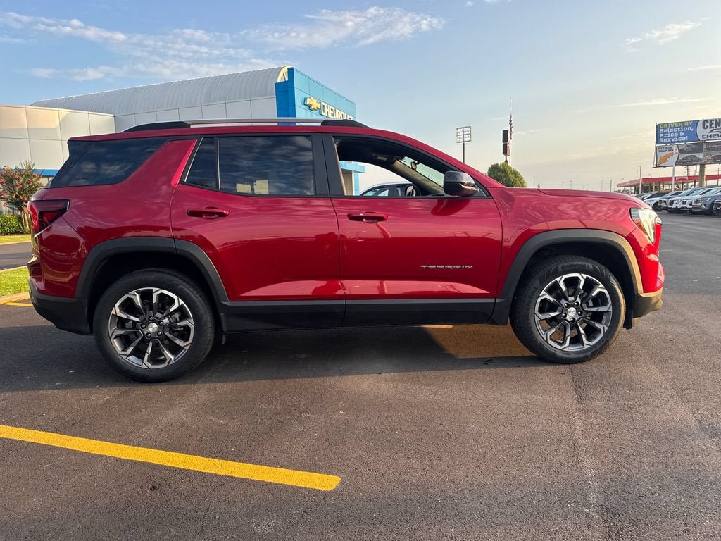 Used 2025 GMC Terrain Elevation w/ Elevation Premium Package AWD/4WD image 8