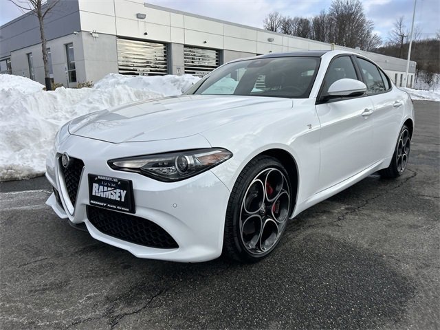 Used 2022 Alfa Romeo Giulia Ti image 4