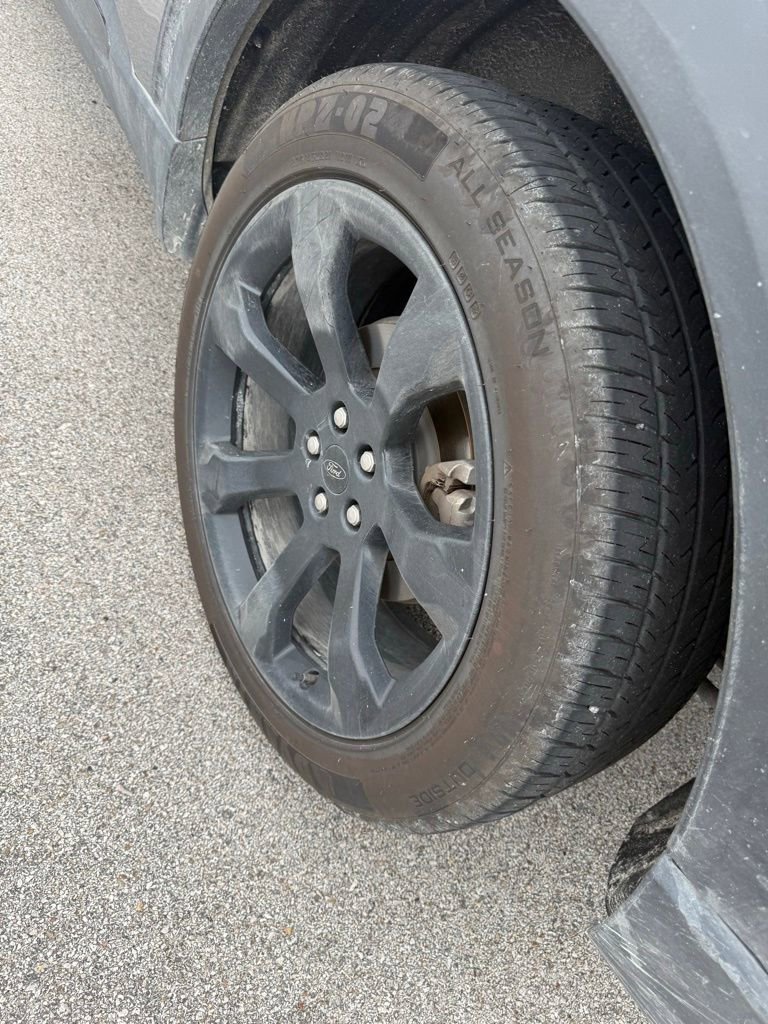 Used 2023 Ford Explorer ST-Line w/ Class IV Trailer Tow Package image 2