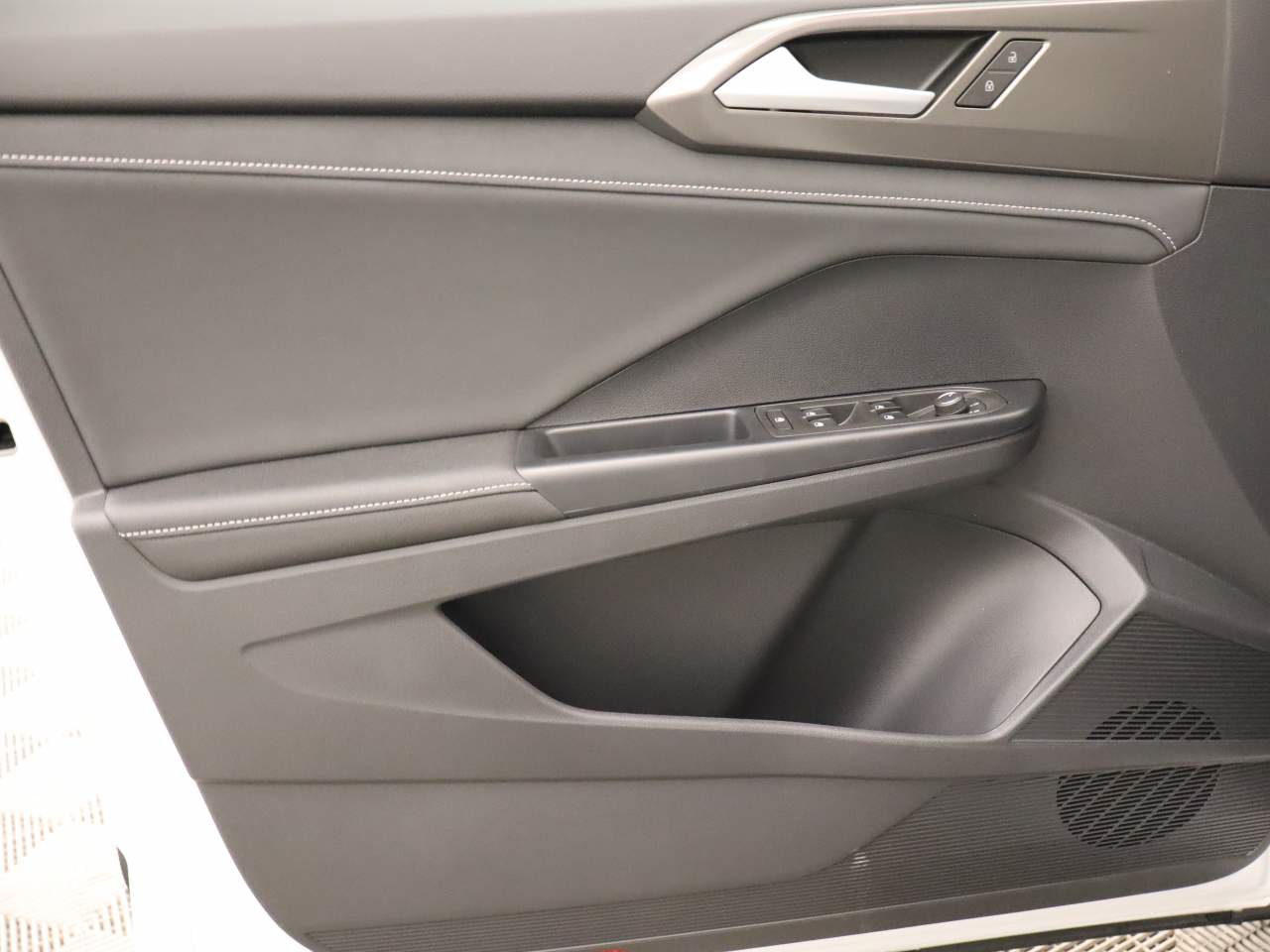 New 2026 Volkswagen Taos SE FWD image 16
