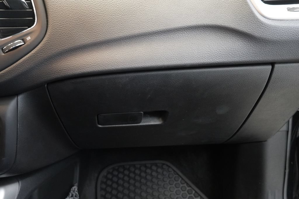 Used 2019 Jeep Compass Latitude w/ Cold Weather Group AWD/4WD image 37