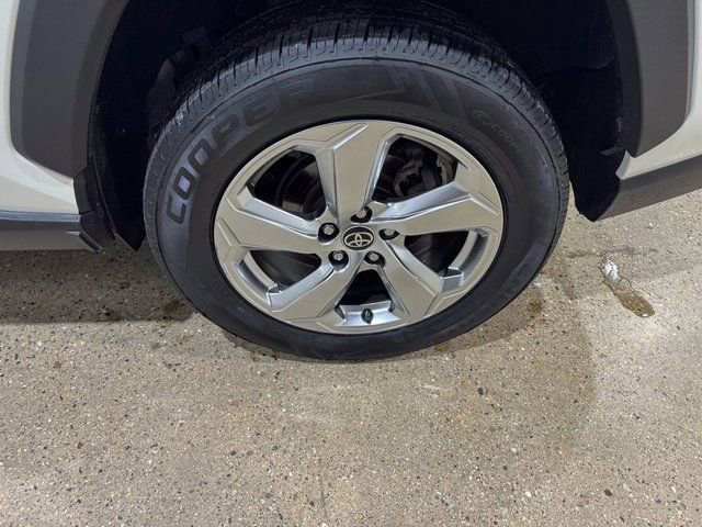 Used 2021 Toyota RAV4 XLE Premium image 11