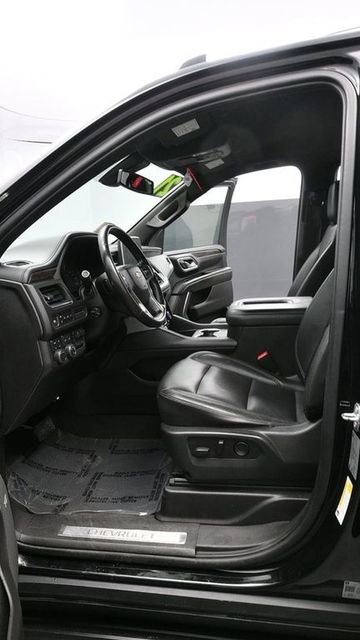 Used 2021 Chevrolet Suburban LT w/ Luxury Package image 19