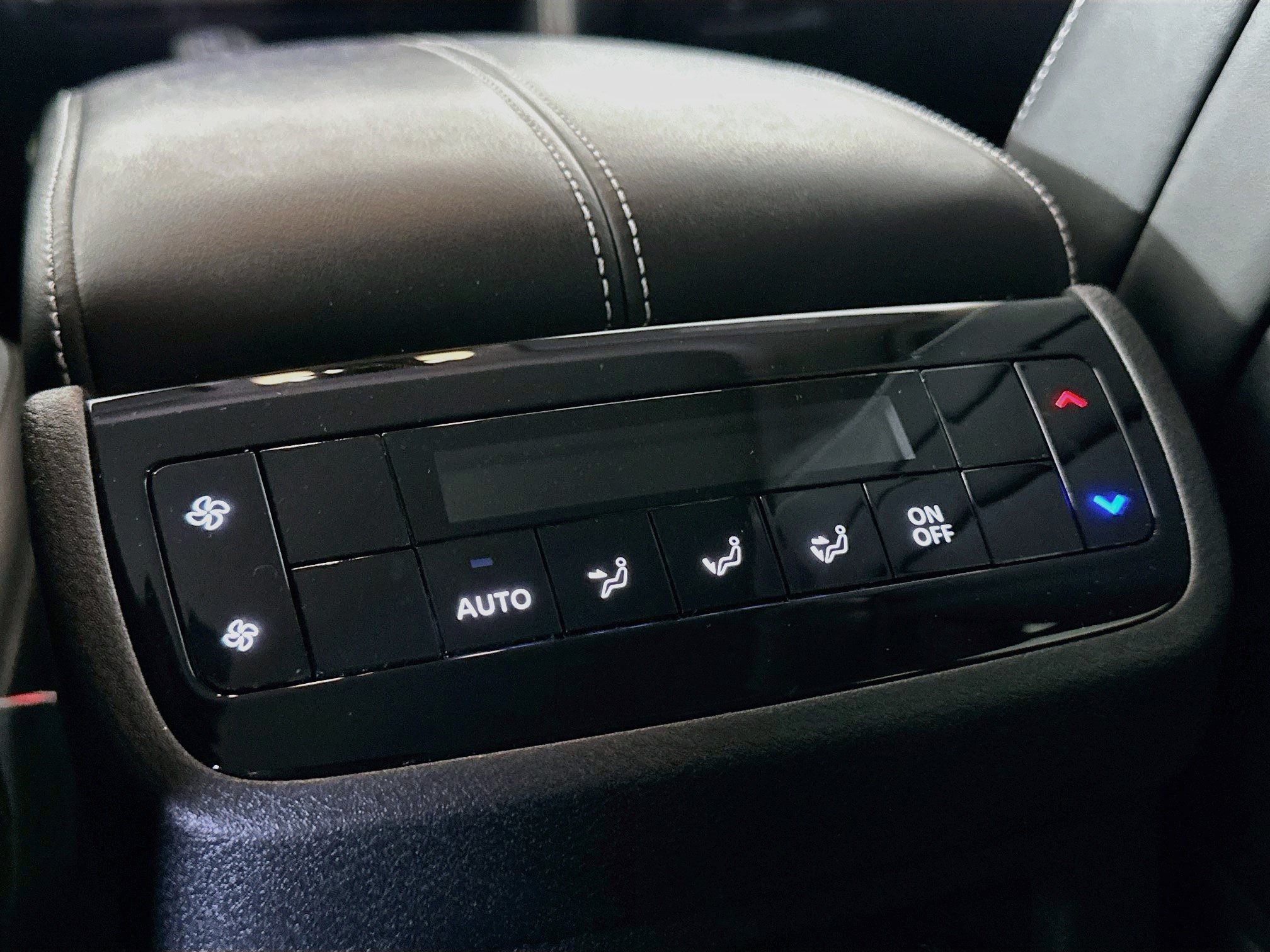 Used 2023 INFINITI QX60 Luxe w/ Performance Audio Package FWD image 29