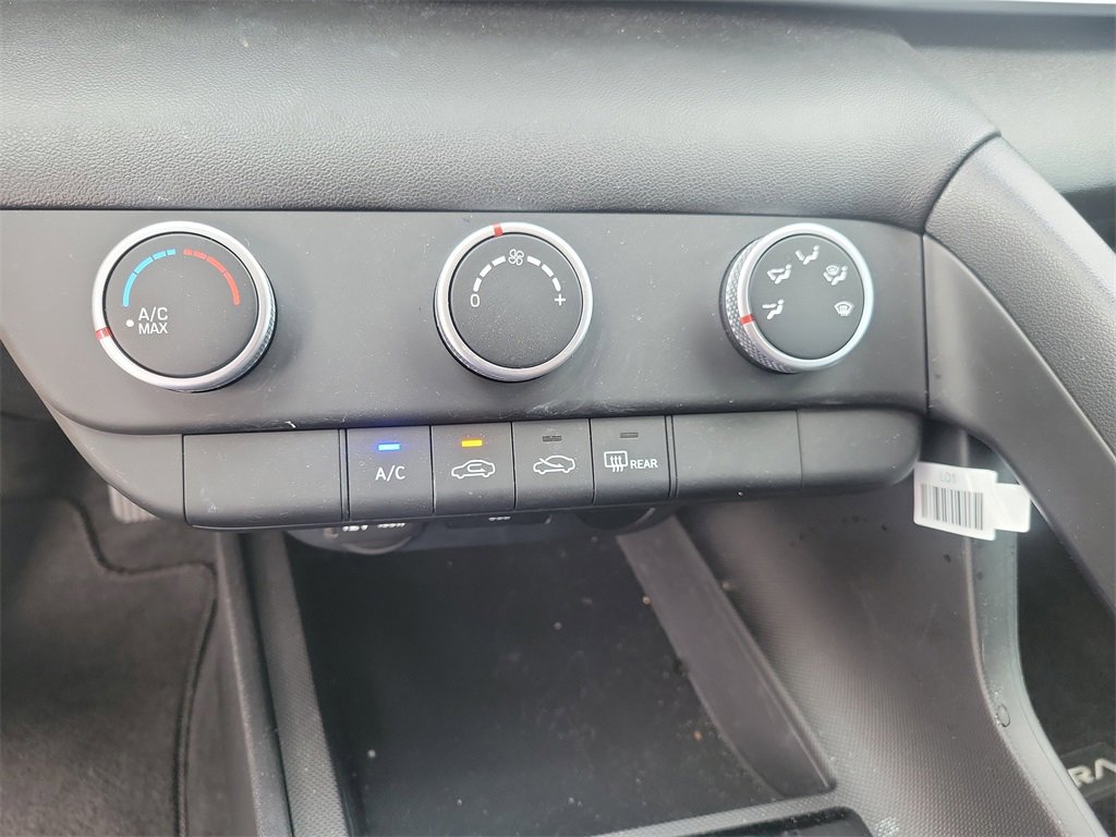 Certified 2025 Hyundai Elantra SE image 29