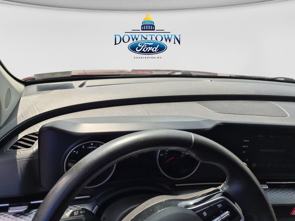 Used 2023 Kia Carnival LX FWD image 10