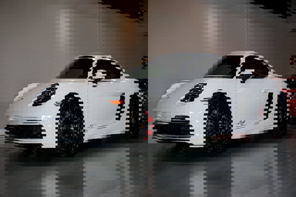 Used 2024 Porsche 718 Cayman GT4 image 3