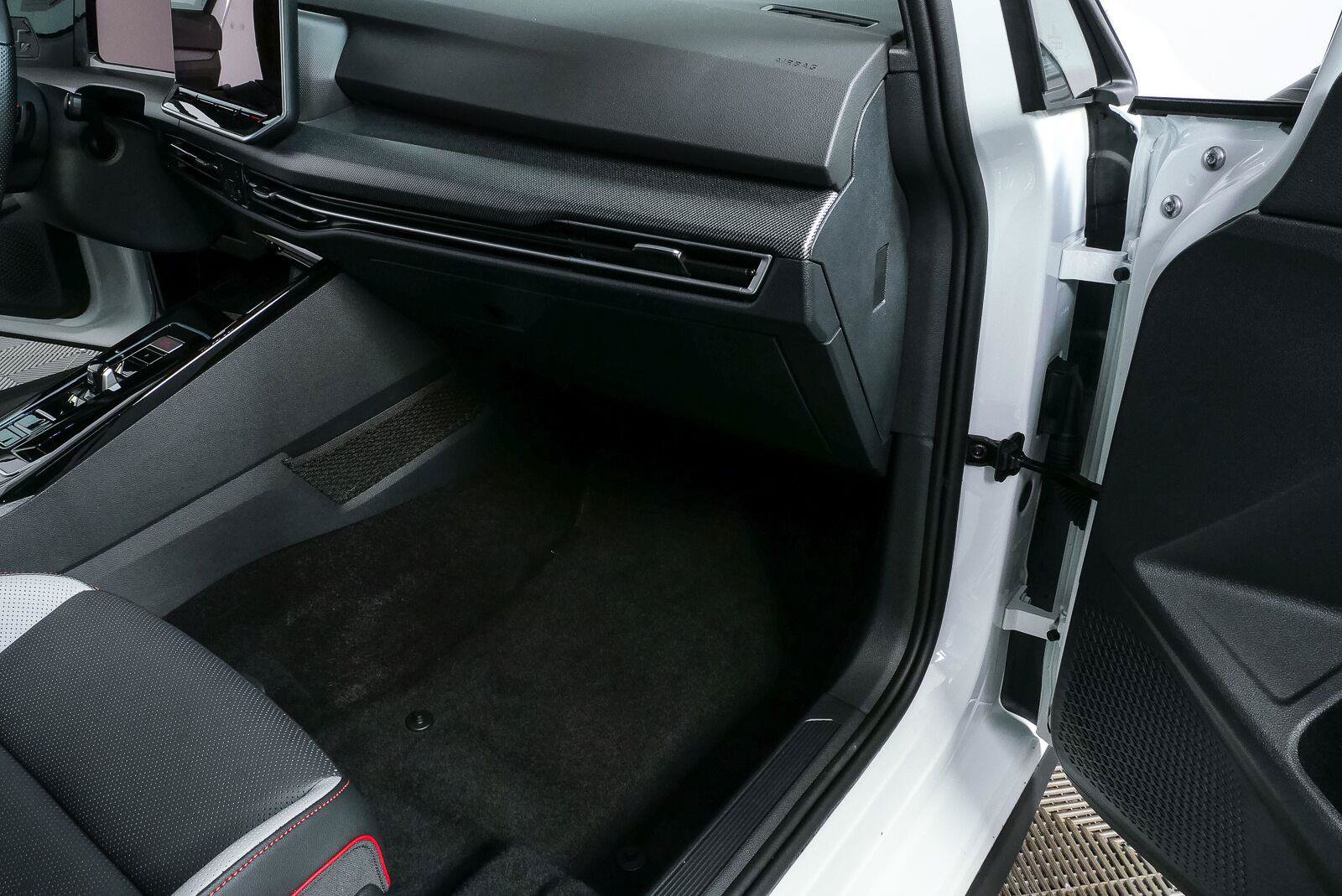 Certified 2025 Volkswagen GTI Autobahn FWD image 28