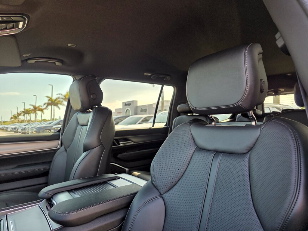 New 2026 Jeep Grand Wagoneer Limited AWD/4WD image 13