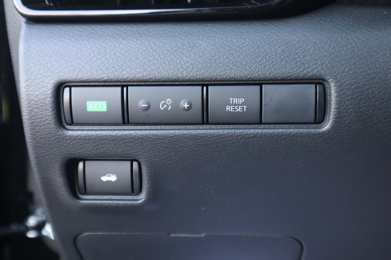 Used 2025 Nissan Sentra SR w/ SR Premium Package image 35