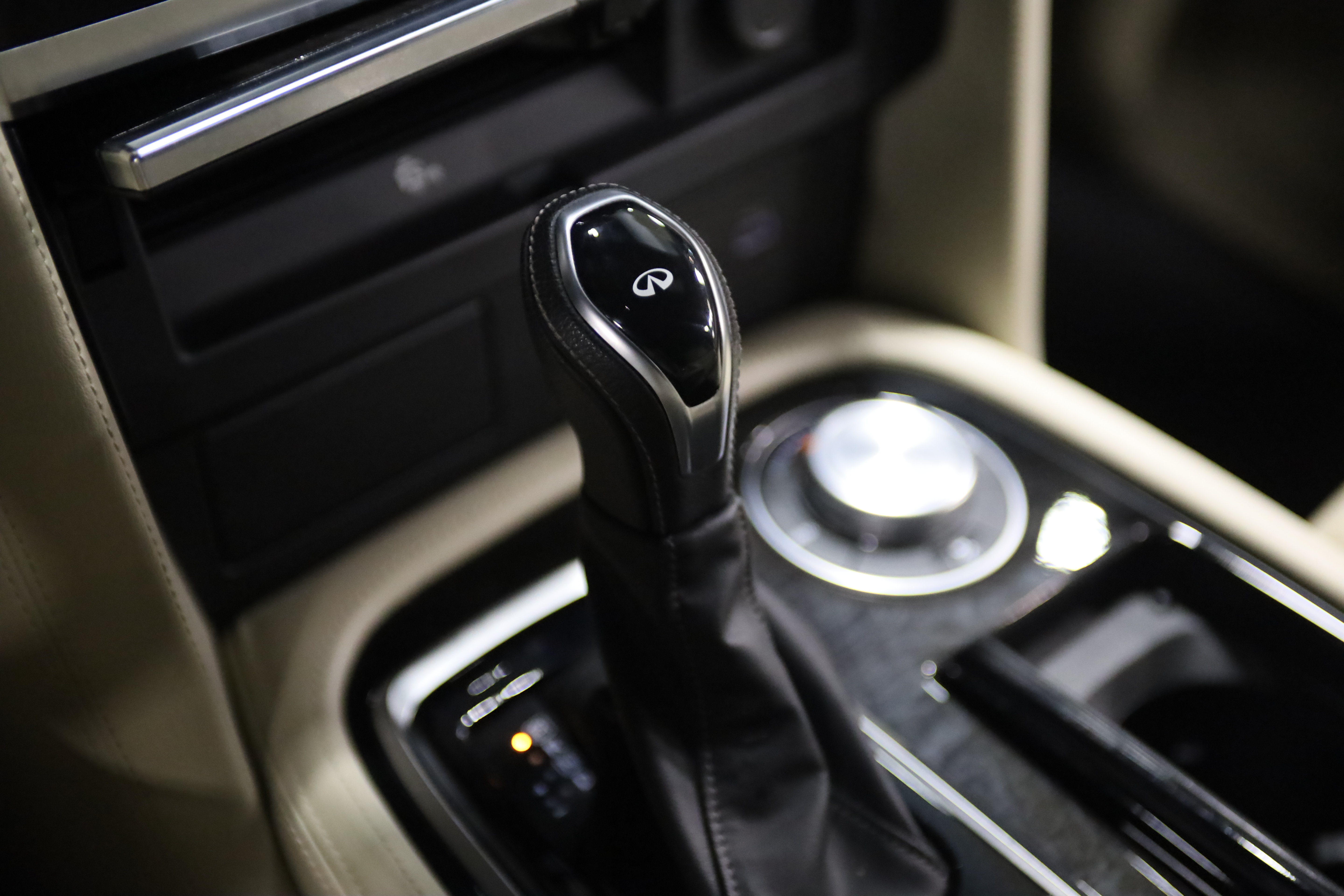 Used 2024 INFINITI QX80 Sensory w/ Cargo Package AWD/4WD image 33