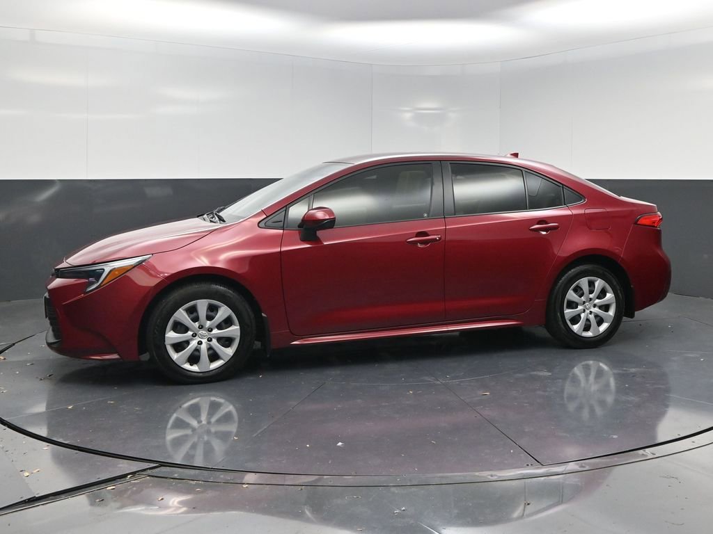 Used 2025 Toyota Corolla LE image 3
