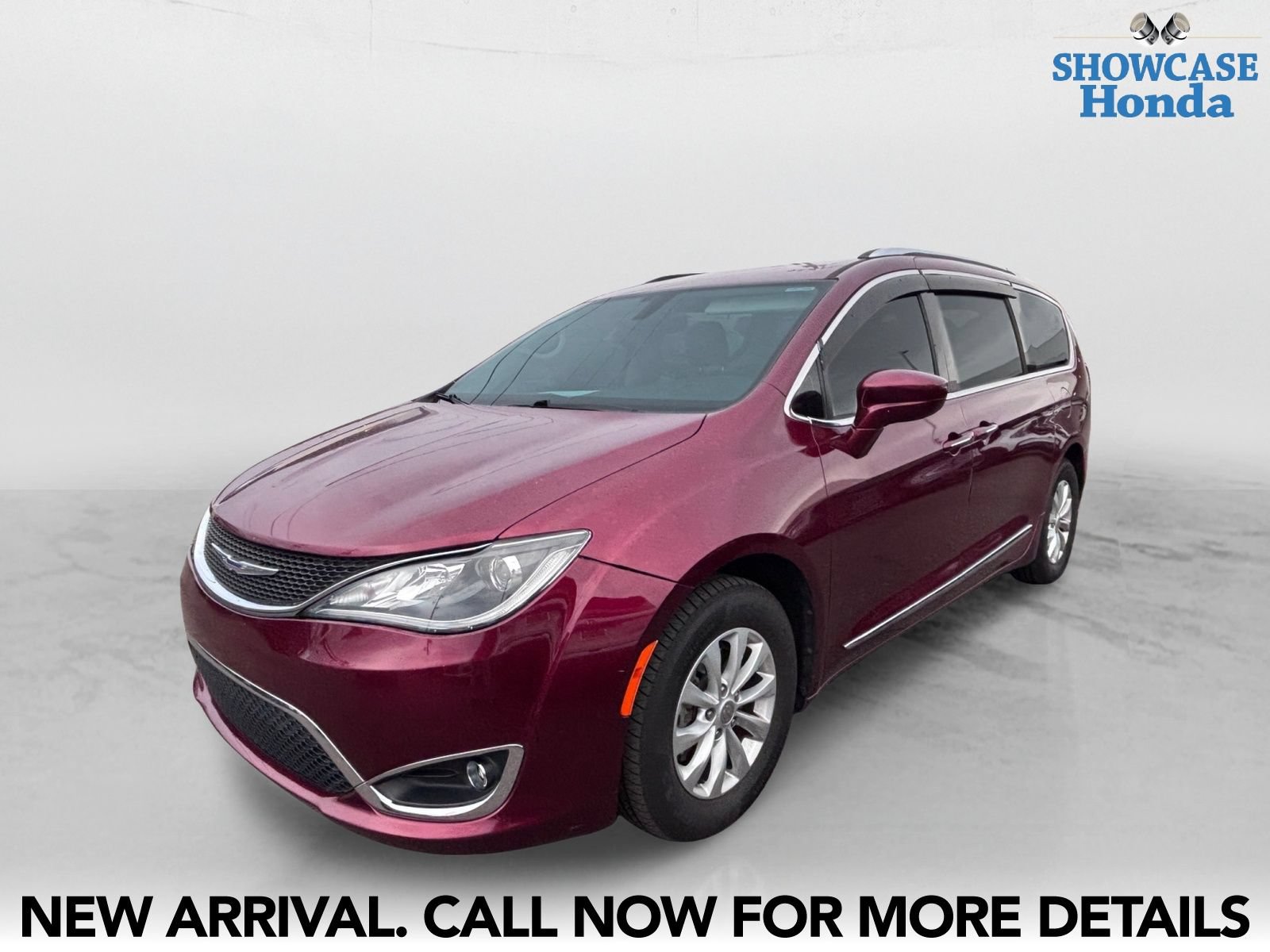 Used 2019 Chrysler Pacifica Touring-L FWD image 2