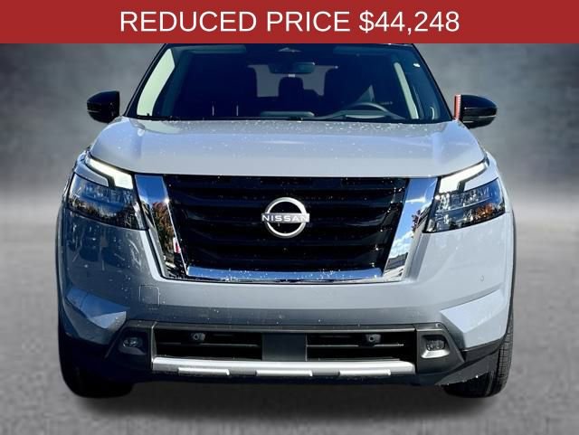 New 2025 Nissan Pathfinder Platinum image 4
