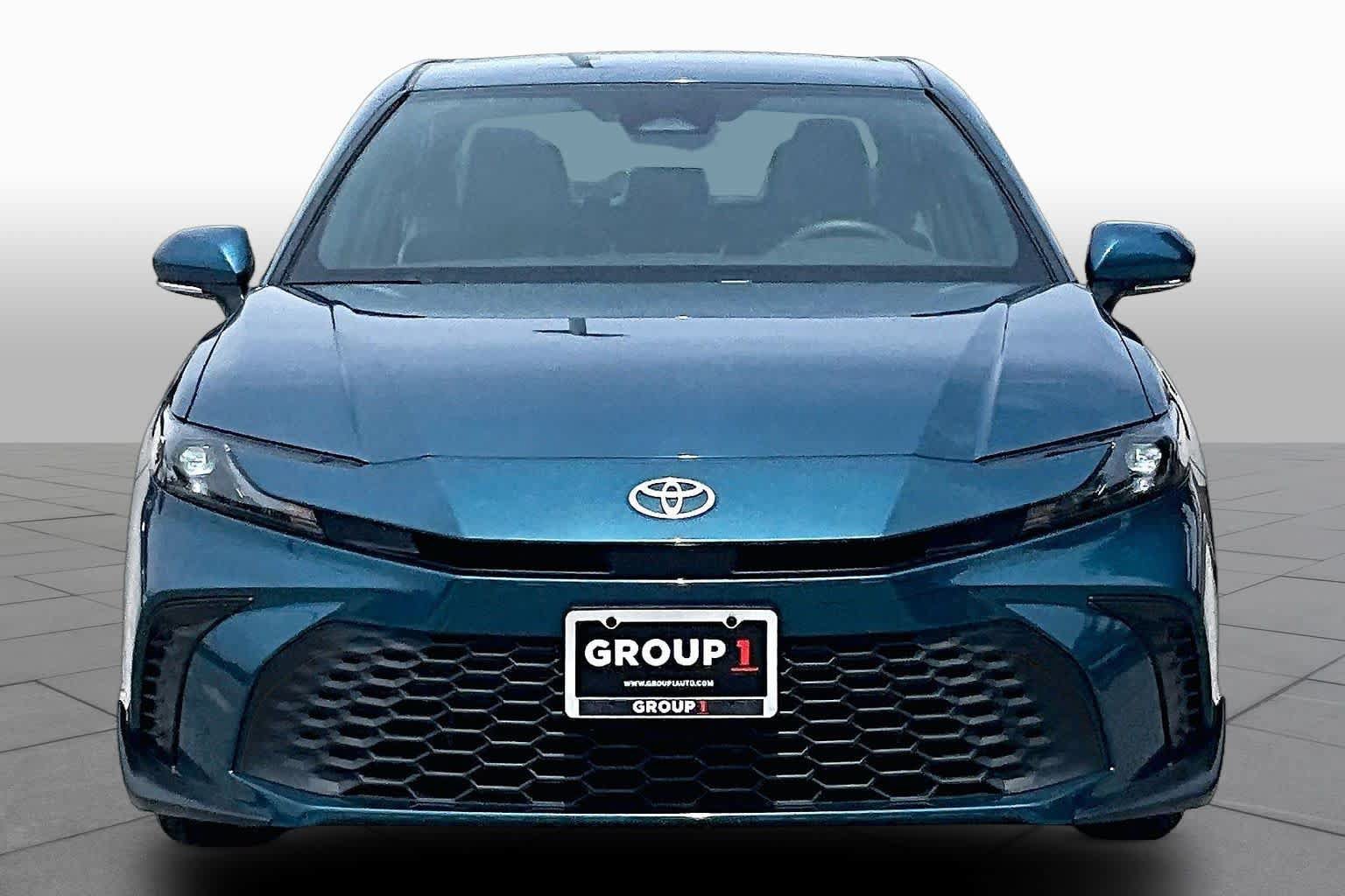 Used 2025 Toyota Camry SE w/ Convenience Package AWD/4WD image 4