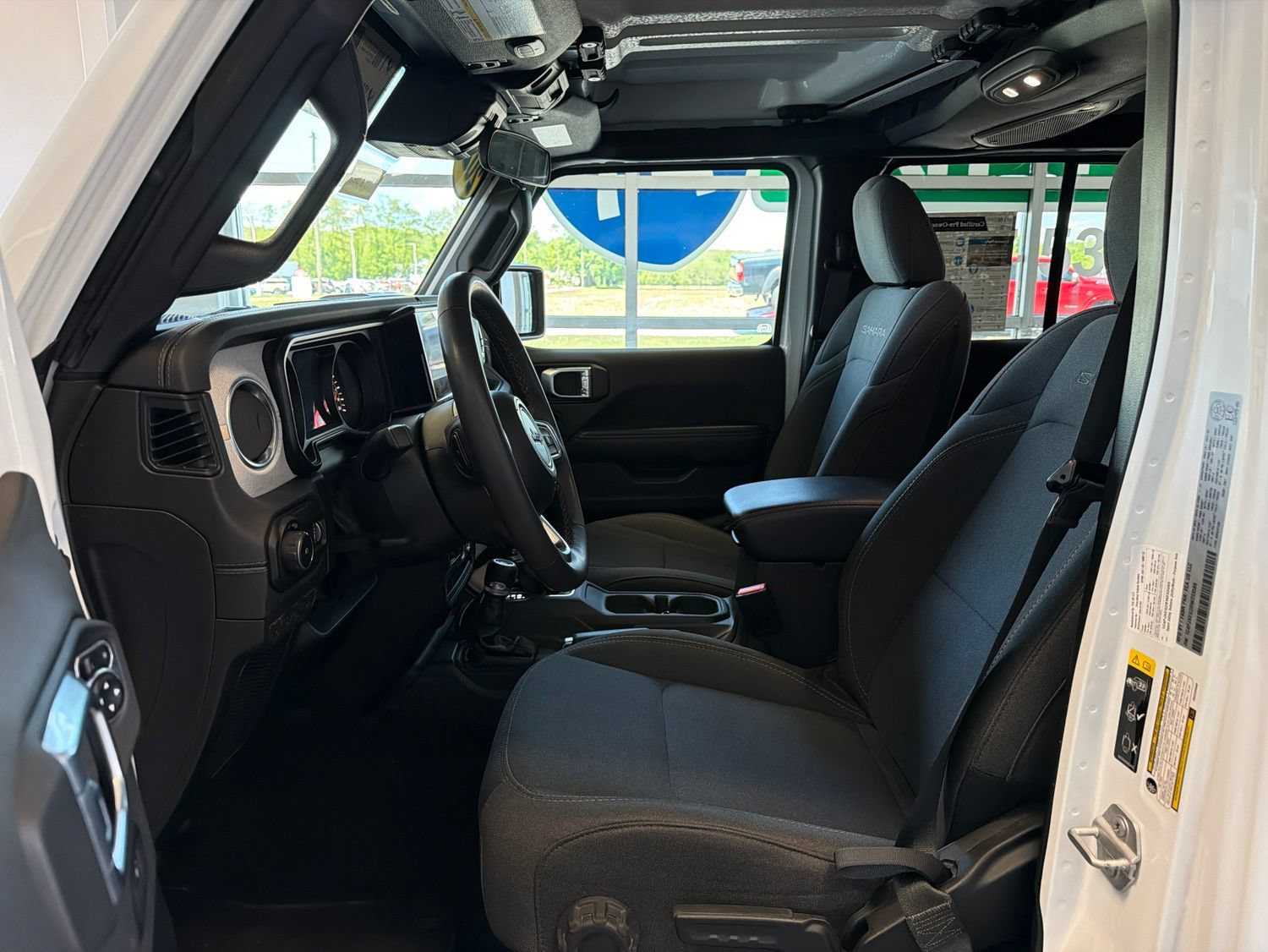 Used 2024 Jeep Wrangler Unlimited Sahara AWD/4WD image 17