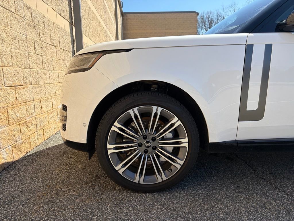 Certified 2023 Land Rover Range Rover Long Wheelbase SE AWD/4WD image 9
