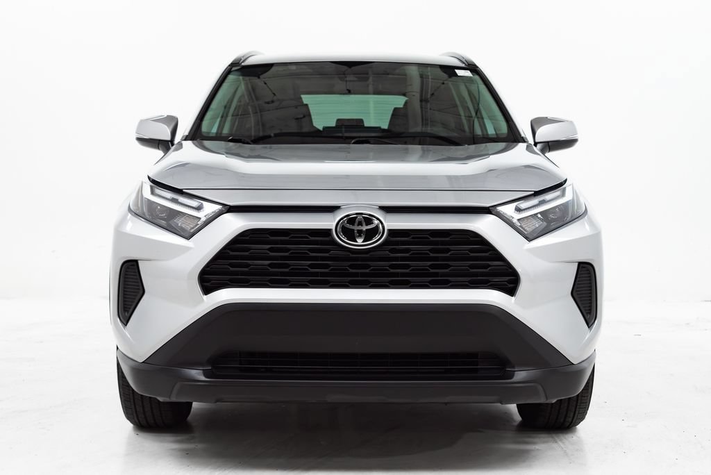 Used 2025 Toyota RAV4 XLE AWD/4WD image 4