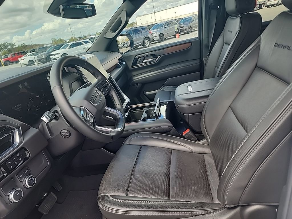 Used 2025 GMC Yukon XL Denali image 15