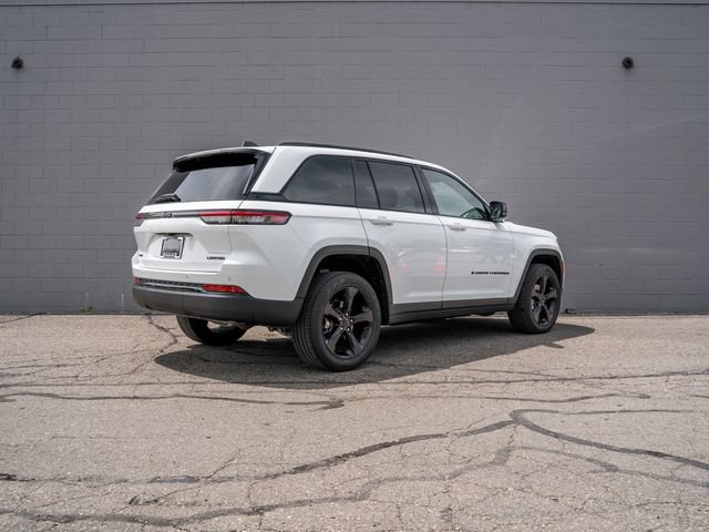 Used 2024 Jeep Grand Cherokee Limited w/ Black Appearance Package AWD/4WD image 7