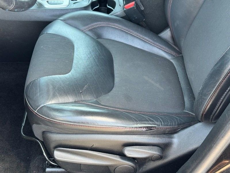 Used 2016 Jeep Cherokee Trailhawk w/ Cold Weather Group AWD/4WD image 16