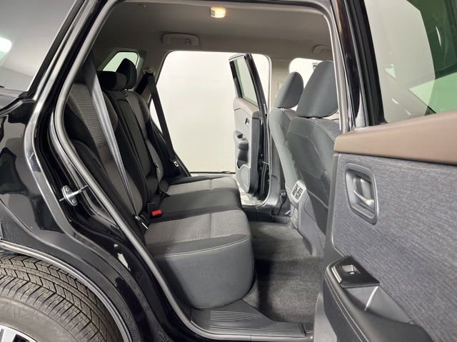 Used 2023 Nissan Rogue SV image 45