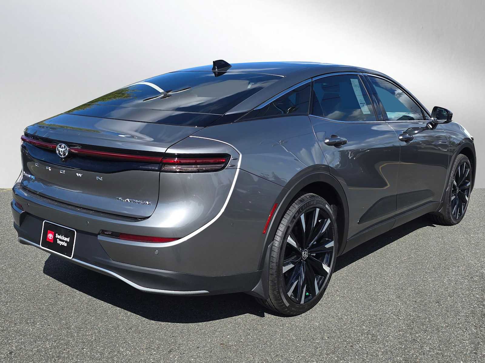 New 2025 Toyota Crown Platinum image 3