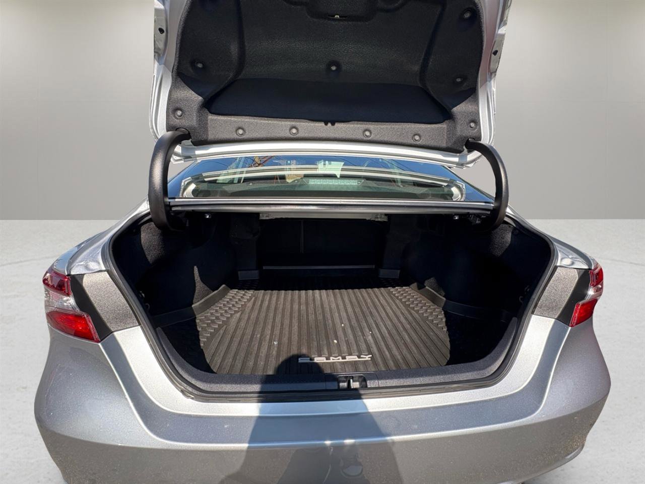 Used 2022 Toyota Camry SE w/ Cold Weather Package image 53