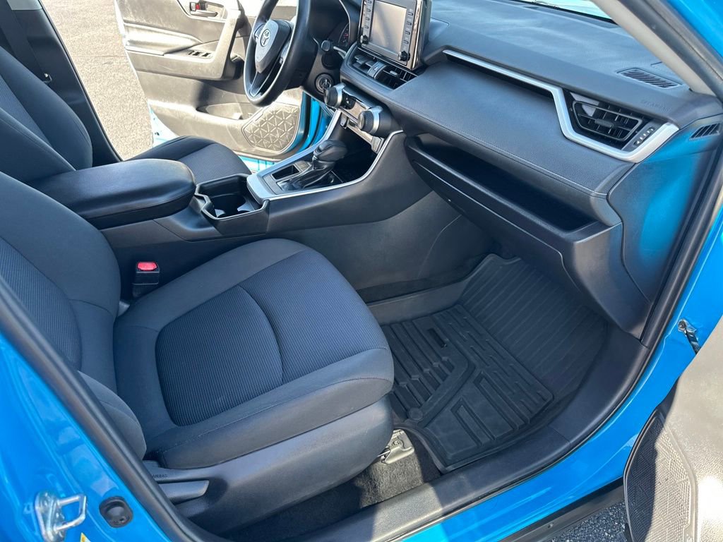 Used 2019 Toyota RAV4 LE image 31