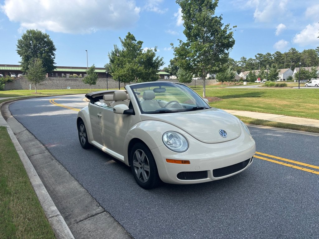 Used 2006 Volkswagen Beetle Convertible w/ Package 1 FWD image 3