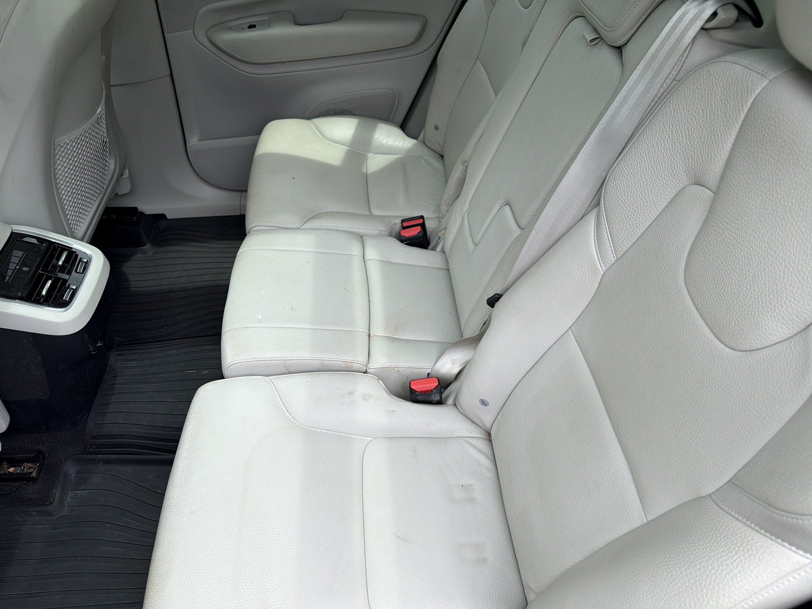 Used 2019 Volvo XC90 T6 Momentum w/ Protection Package AWD/4WD image 32