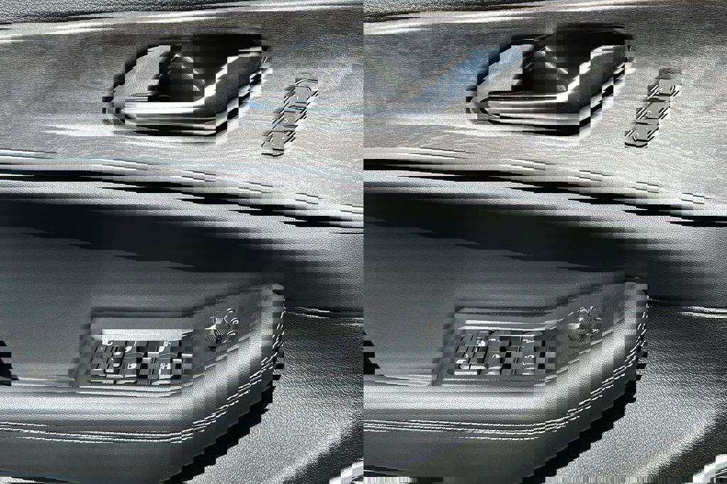 Used 2023 Jeep Grand Cherokee 4WD 4xe w/ Luxury Tech Group II image 8