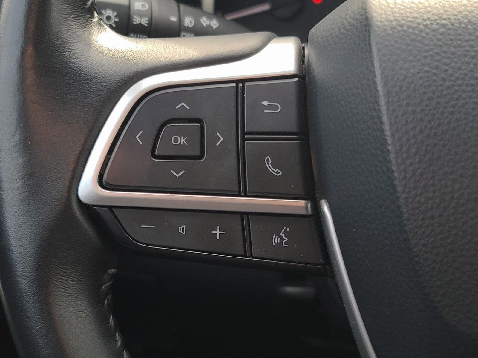 Used 2024 Toyota Highlander LE image 28