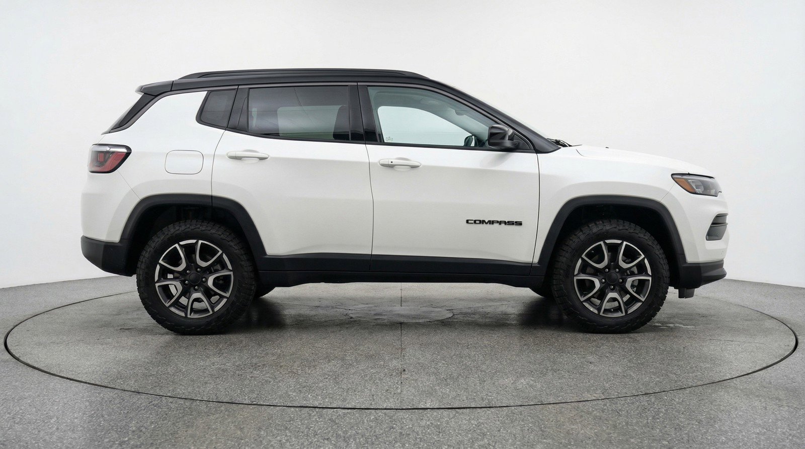 Used 2025 Jeep Compass Trailhawk AWD/4WD image 11