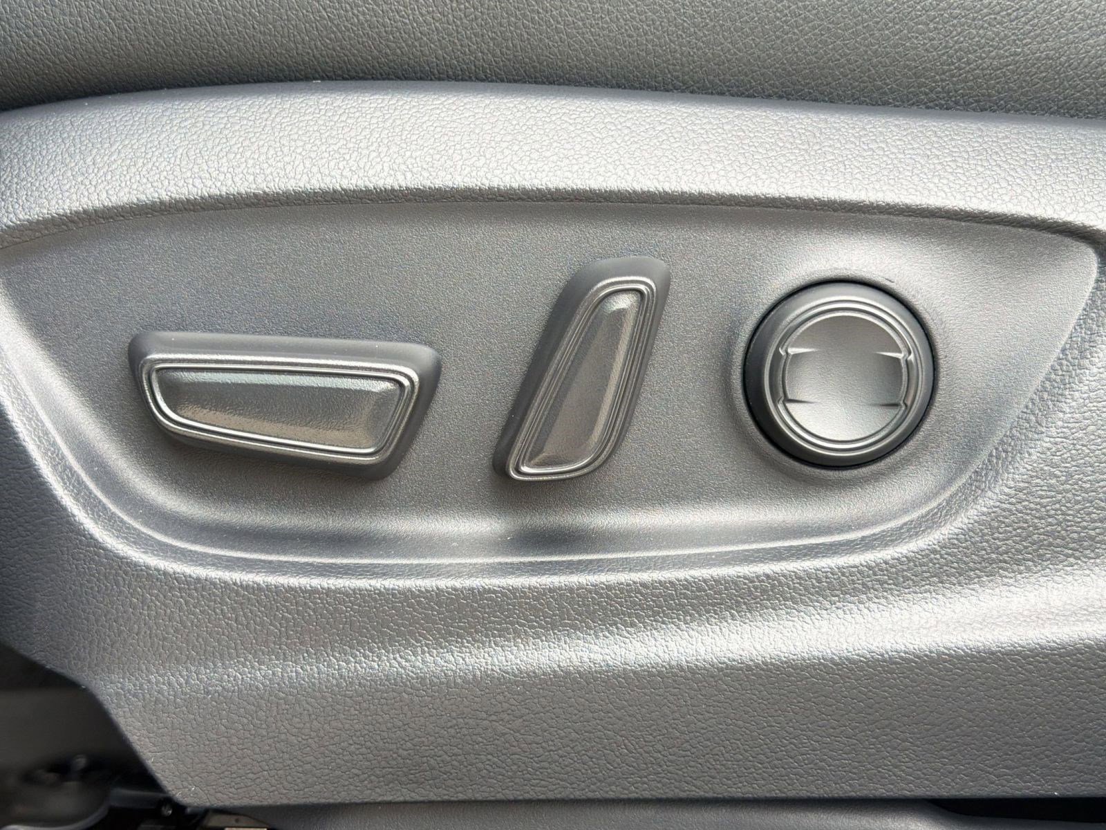 Used 2026 Toyota Corolla Cross XLE FWD image 20