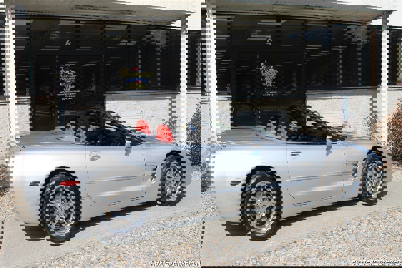 Used 2001 Chevrolet Corvette Convertible w/ Preferred Equipment Group2 image 23