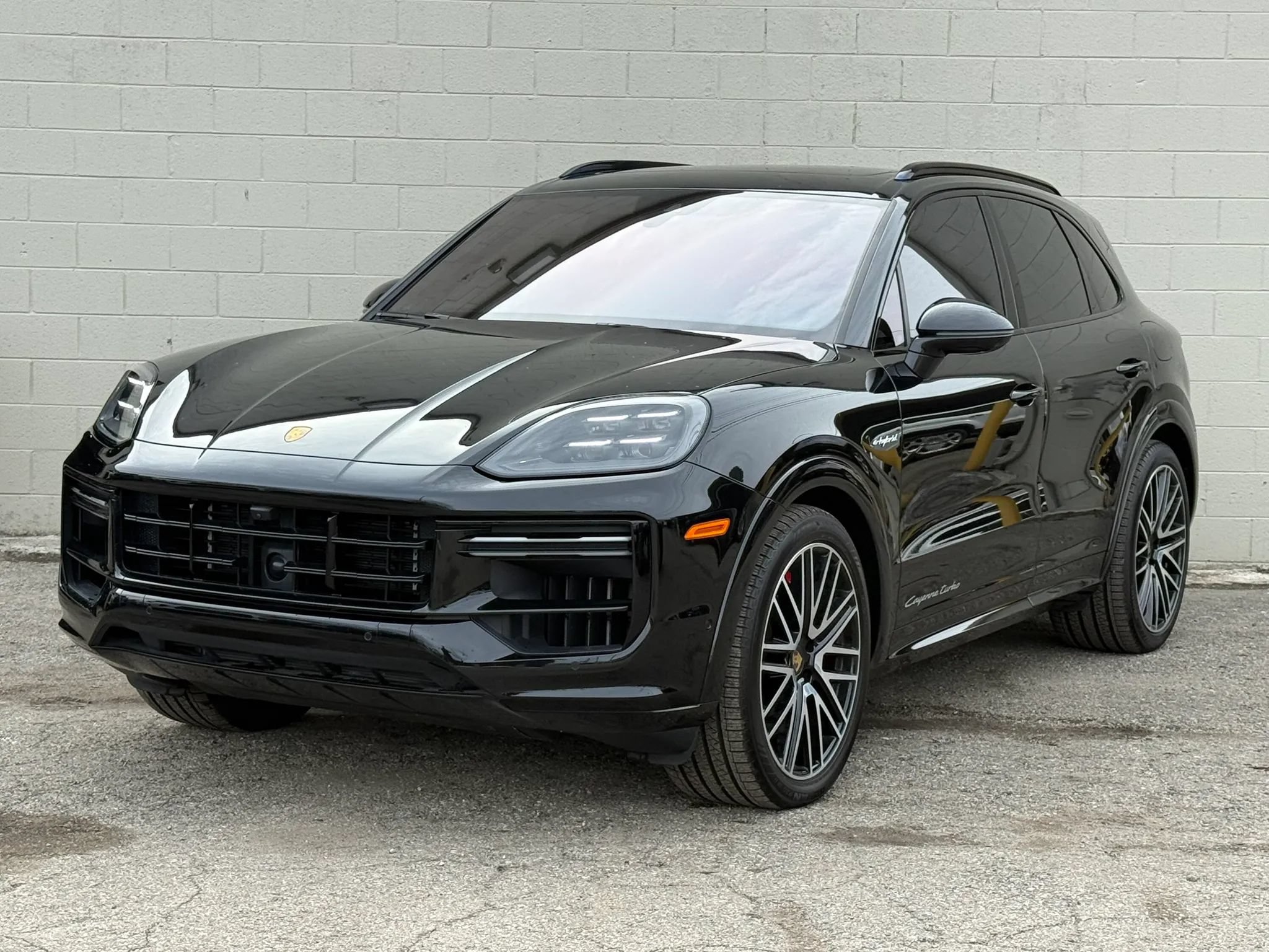 Used 2024 Porsche Cayenne Turbo AWD/4WD image 1