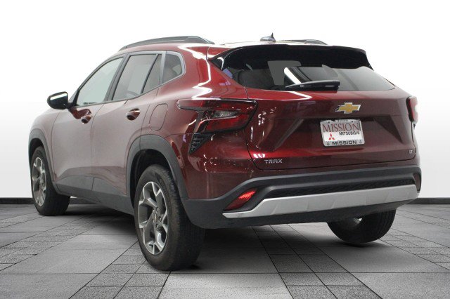 Used 2025 Chevrolet Trax LT w/ LT Convenience Package FWD image 5