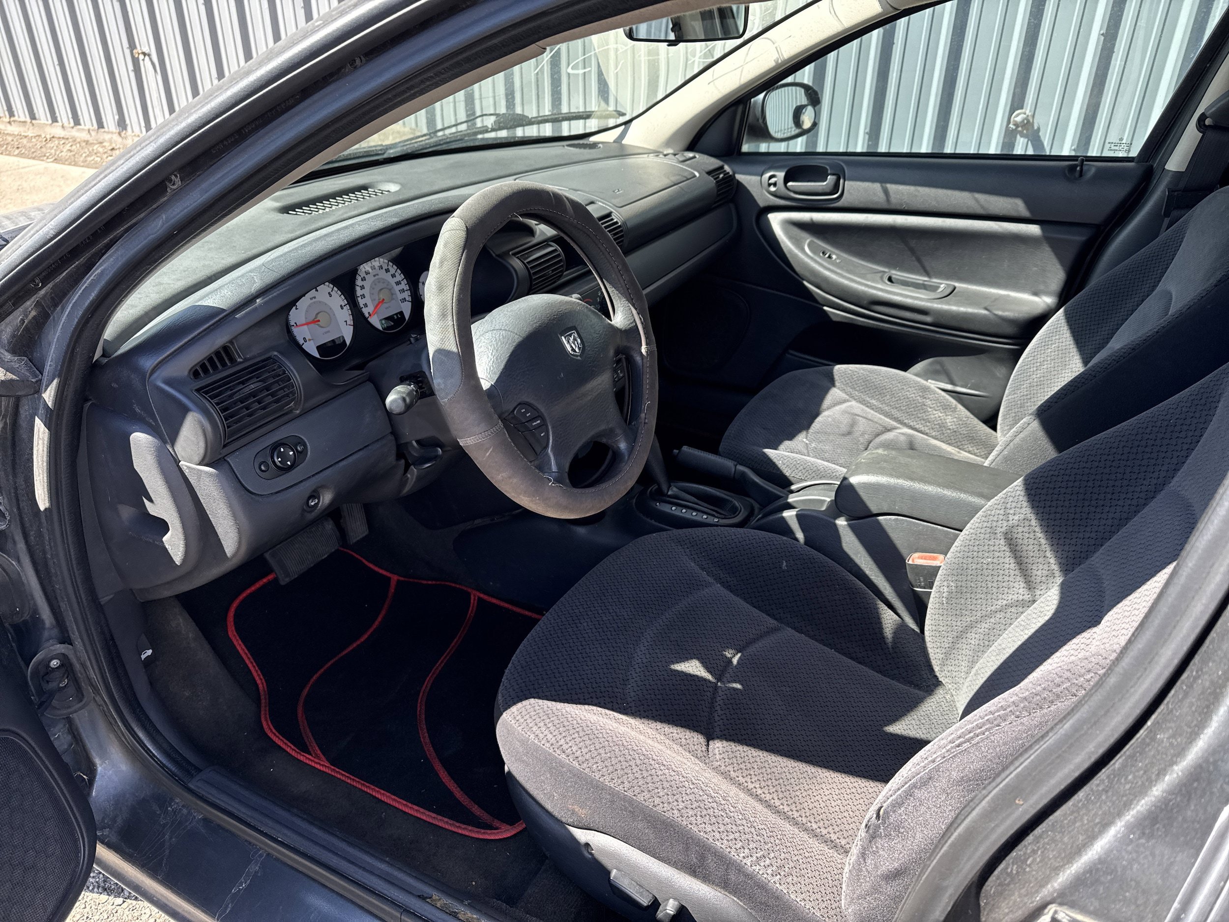 Used 2005 Dodge Stratus SXT FWD image 2