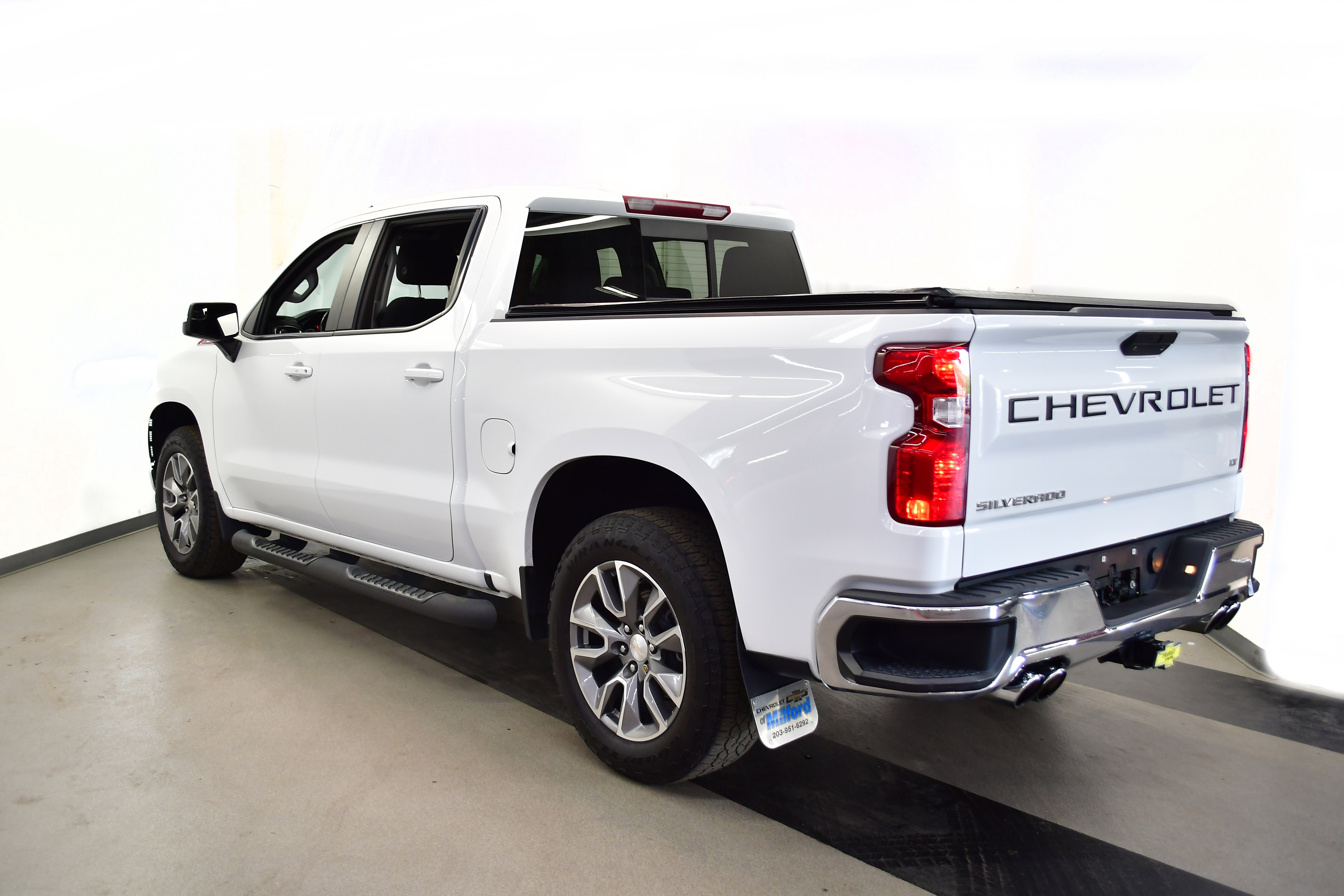 Used 2022 Chevrolet Silverado 1500 LT AWD/4WD image 5